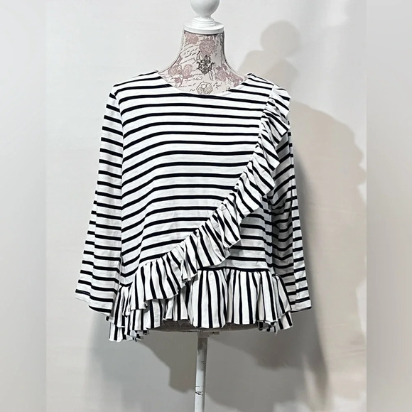 🛍️CROWN & IVY Black and white striped ruffle top size PL. - Picture 5 of 11